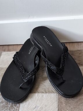 Reaction Kenneth Cole Black Beaded Thong Sandals